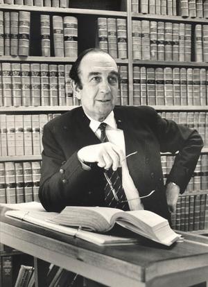 Gordonsamuels narrowweb 300x414,0.jpg