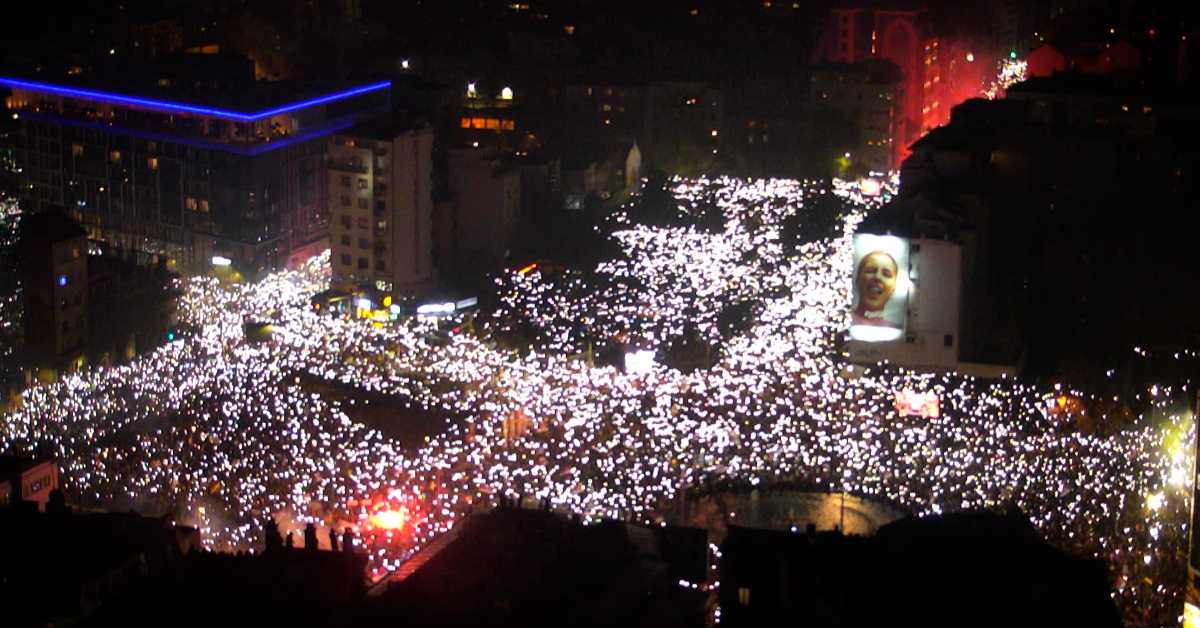 Файл:Белград митинг.jpg