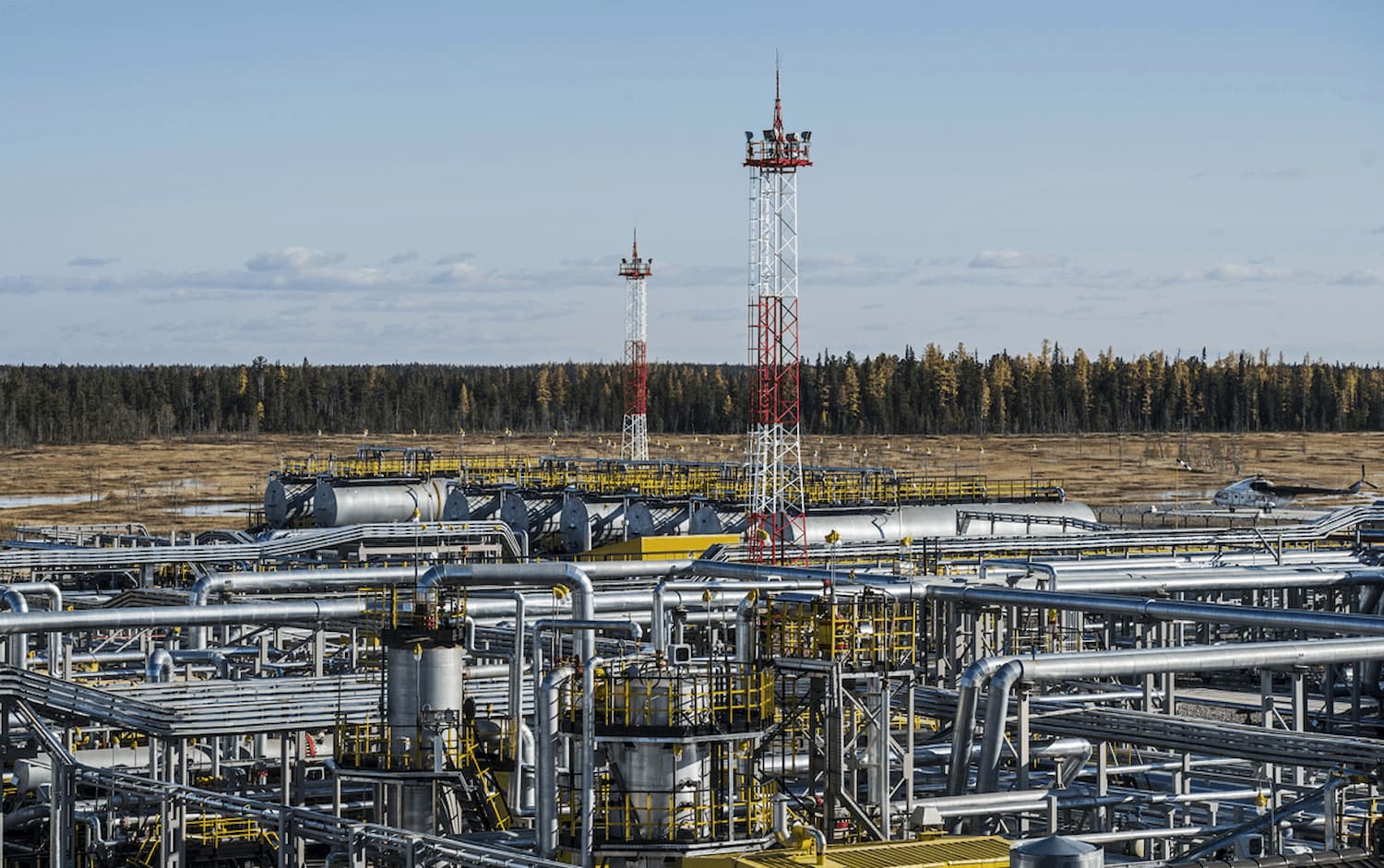 Вид на участок производственной инфраструктуры Харампурского месторождения, ЯНАО