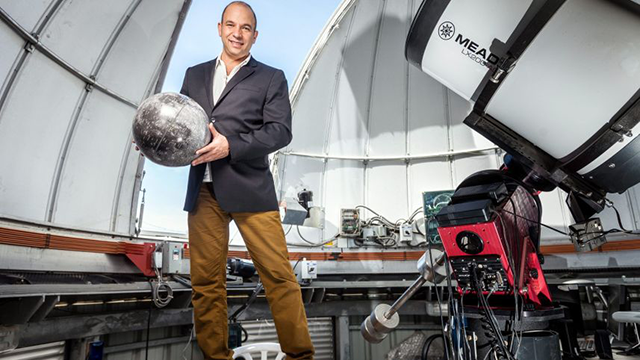 Prof-oded-aharonson-at-the-observatory.png