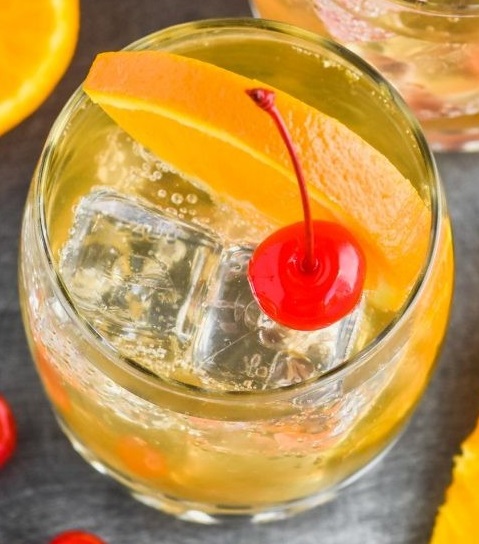 Амаретто сауэр (коктейль) 2.jpg