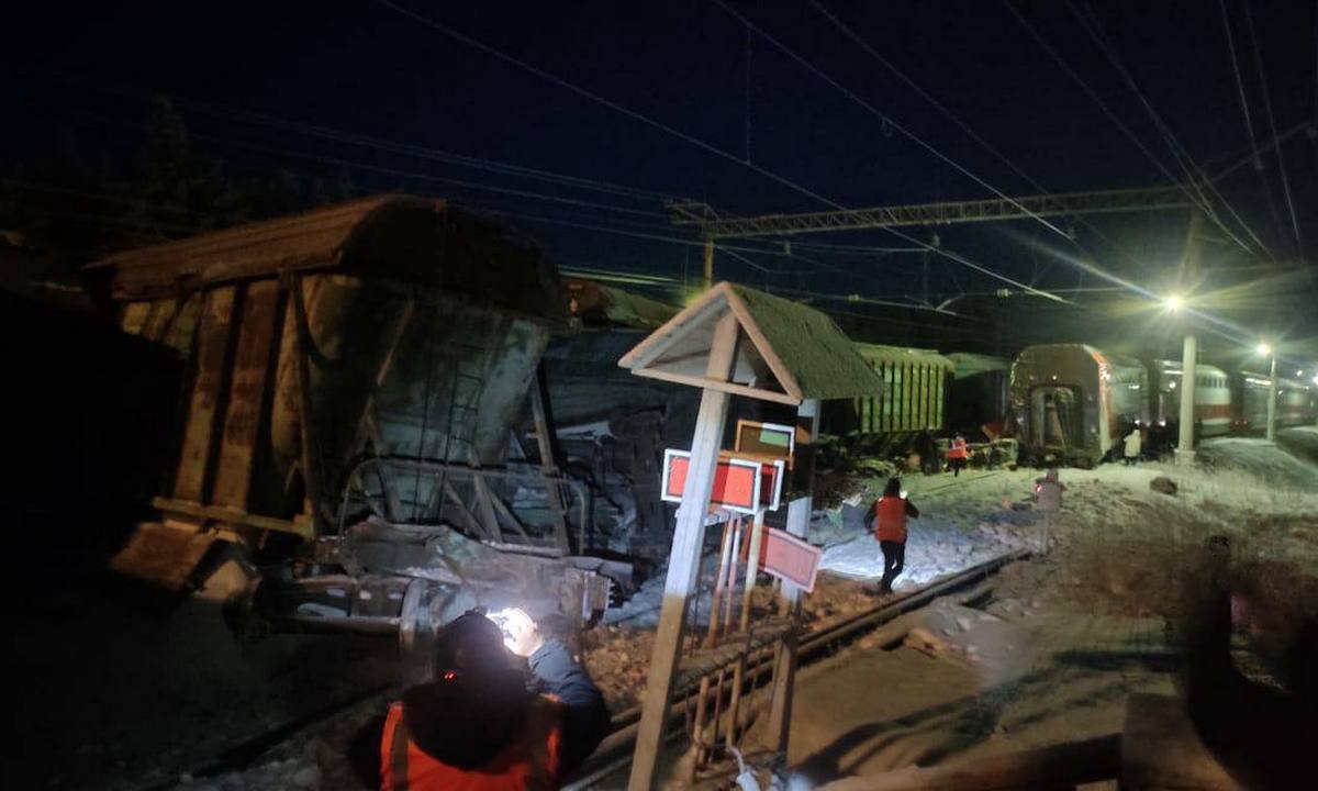 Поезд Мурманск-Санкт Петербург.jpg