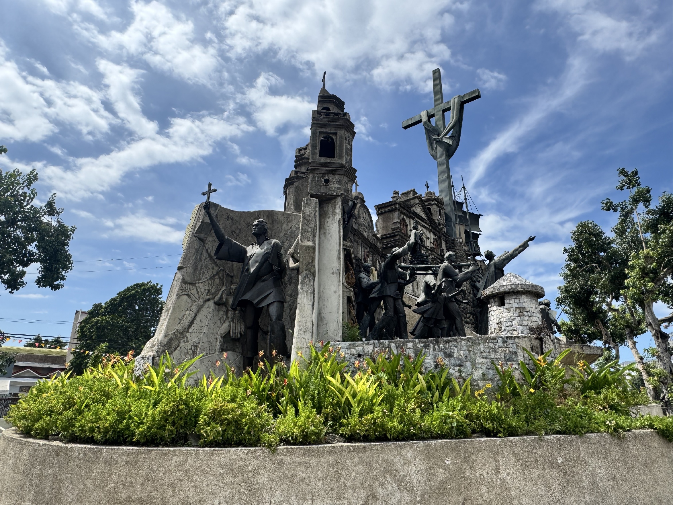 Файл:Heritage of Cebu Monument.jpeg