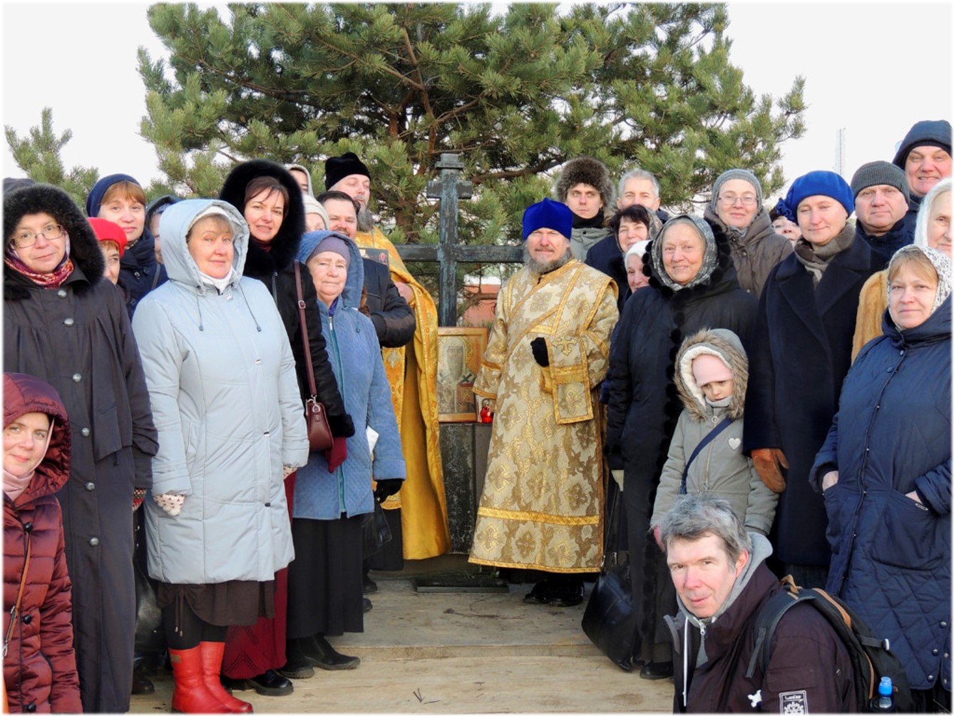 Молебен у мемориала