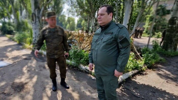 1685615955 gold1.jpg