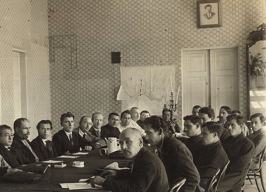 Заседание исполкома где-то на Дальнем Востоке