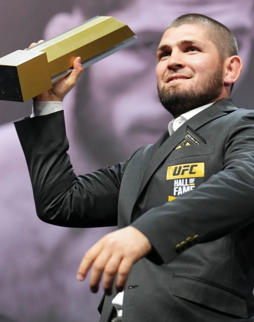 Файл:Khabib nurmagomedov hall of fame ufc.jpg