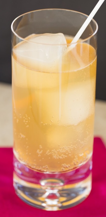 Амаретто Роуз (коктейль).jpg