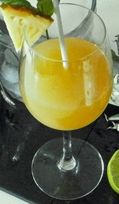 Ананасовый дайкири (коктейль).jpg