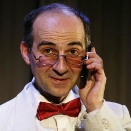 В бабочке и с мобильным.JPG