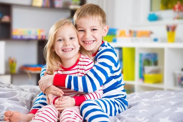 Файл:День брата и сестры.jpg