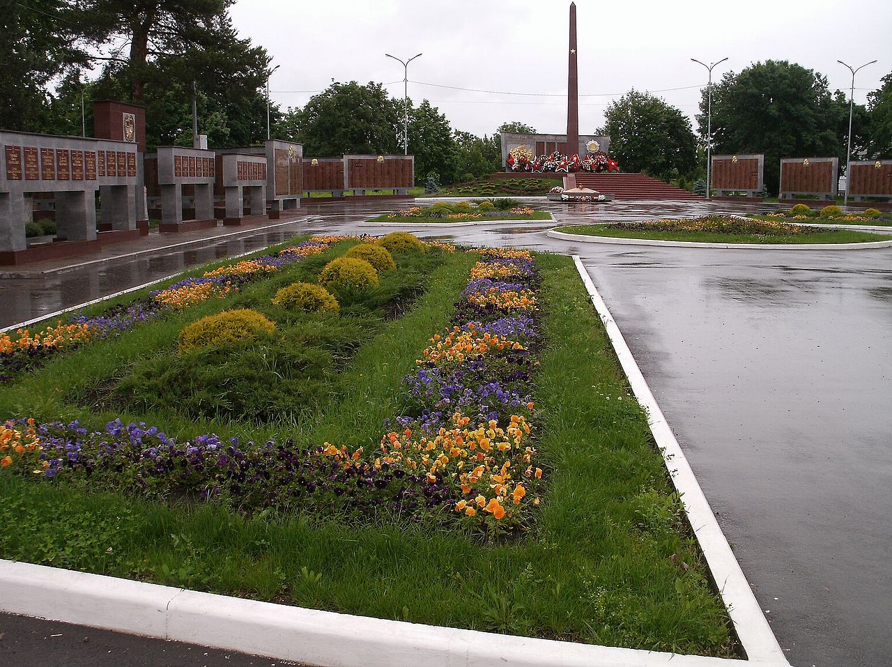 Мемориальный комплекс площади Победы