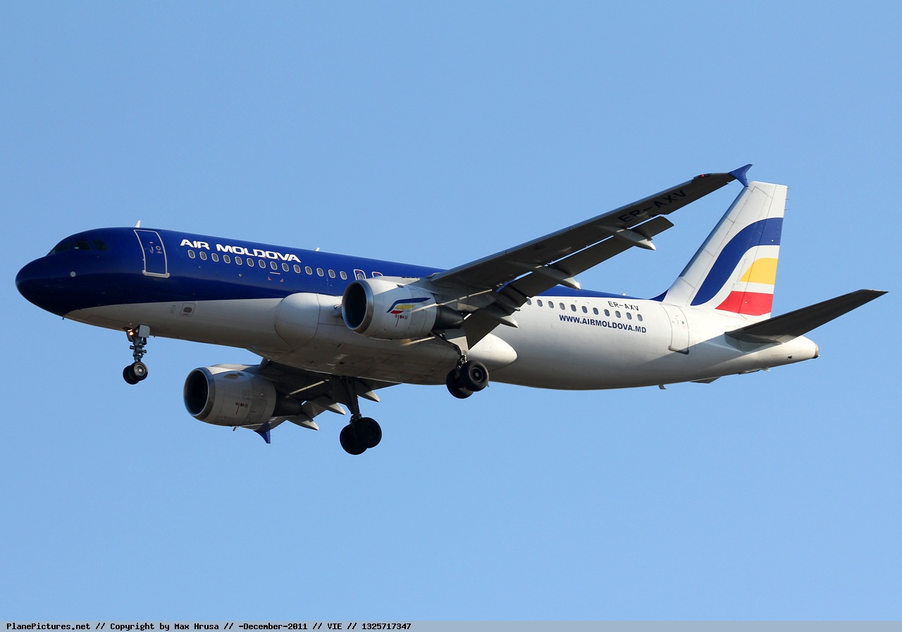 A-320 Air Moldova ER-AXV.jpg