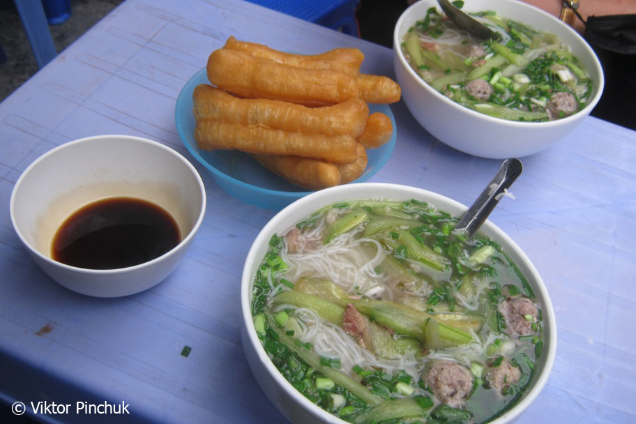 Блюда уличного кафе, г. Ханой