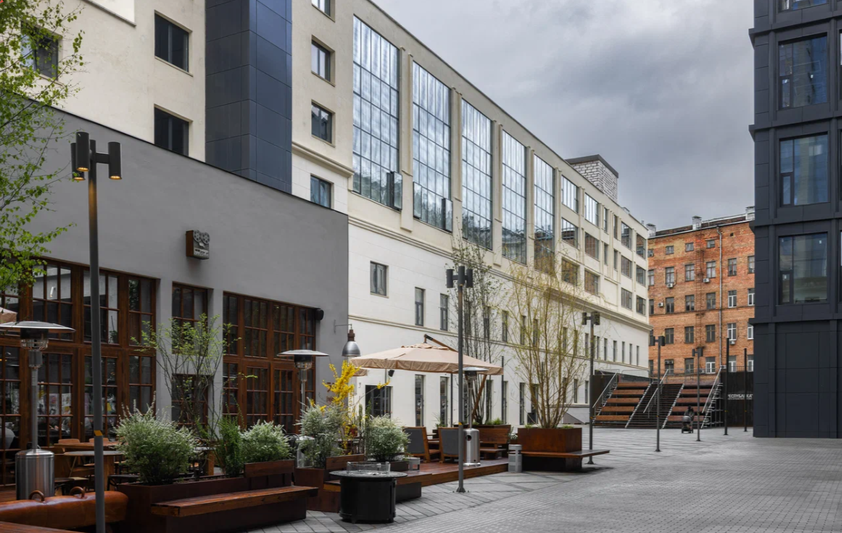 Файл:Суперметалл внутренний двор.png