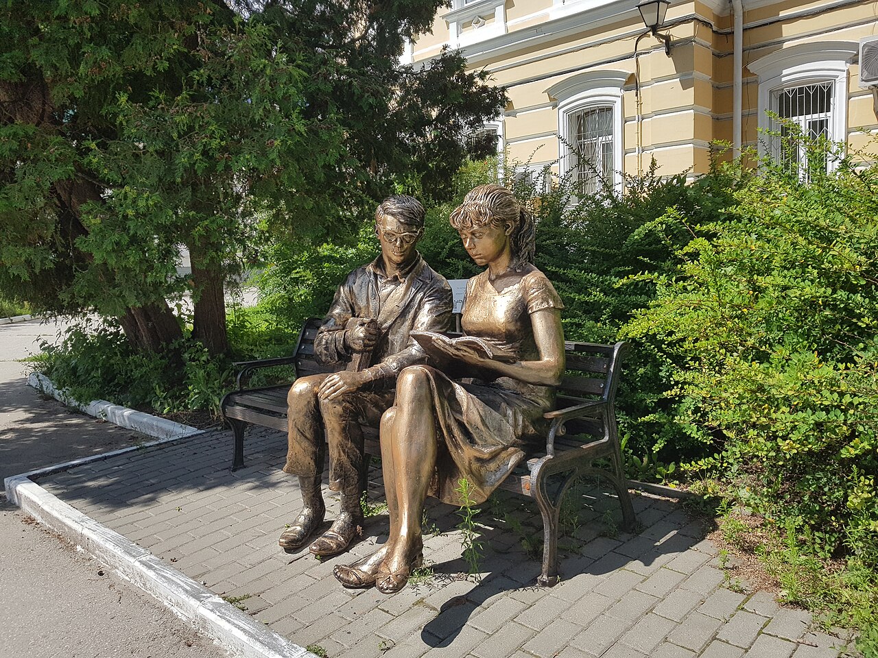 Ryazan - Pamyatnik Shuriku i Lide - (20230720 115236) 2.jpg