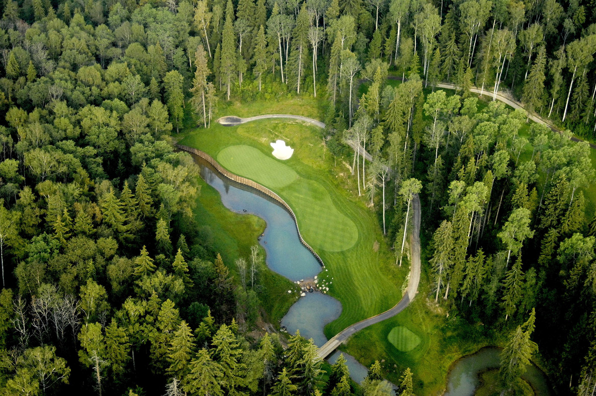 Файл:Целеево гольф-клуб.jpg