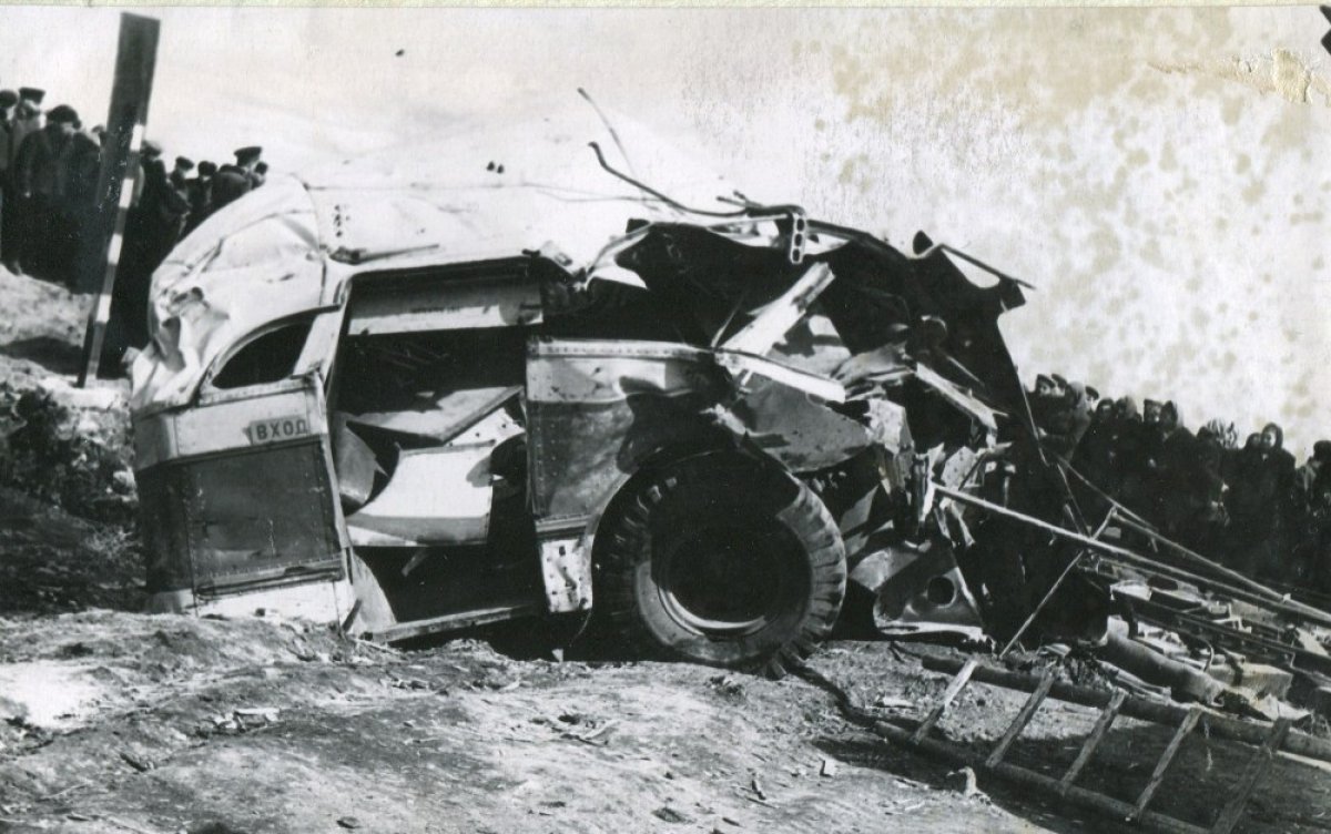 Файл:1957 Chelyabinsk oblast rail cross collision.jpg