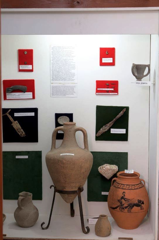 Экспозиция «Древняя Кубань», фрагмент с экспонатами древних культур.