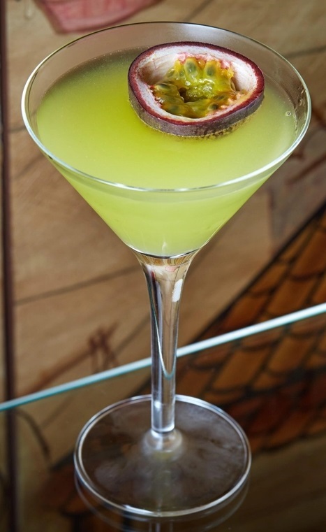 Файл:Коктейль с джином и вином.jpg