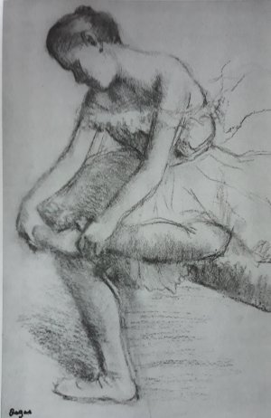 Danseuse assise ajustant son chausson 2681.jpg