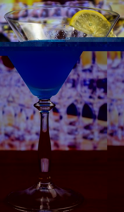 Файл:Голубой Камикадзе (коктейль).jpg