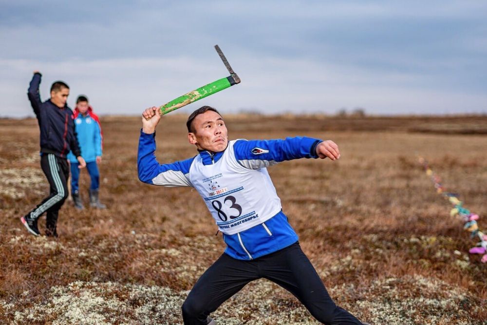 Метание топора