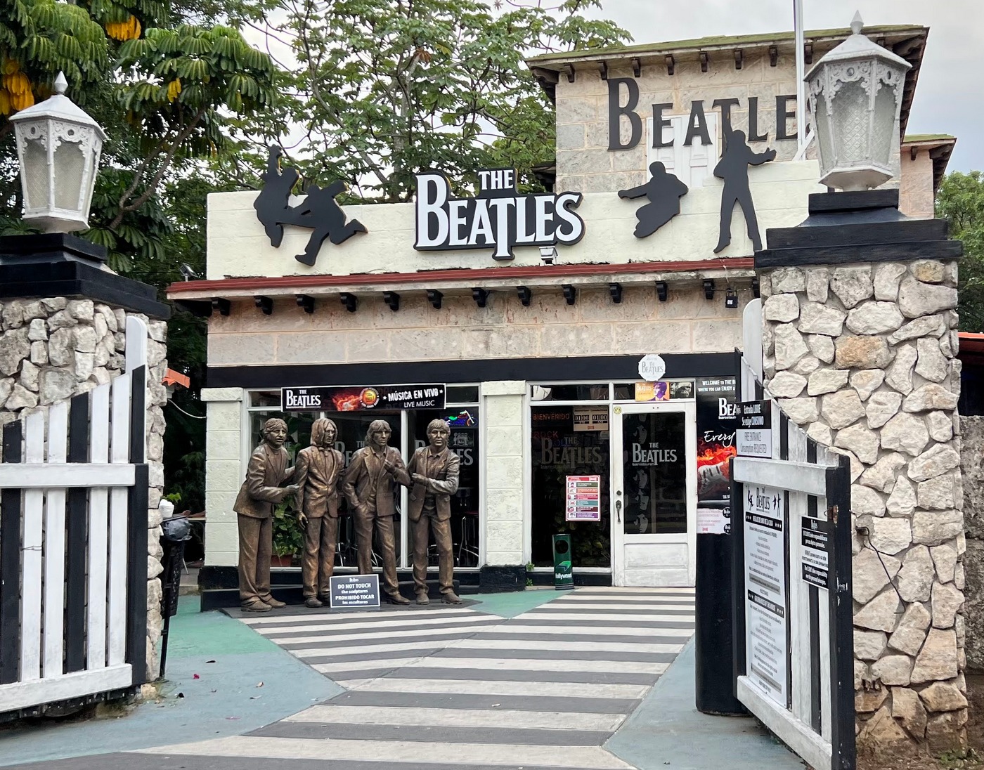 Бар Битлз Варадеро.jpg