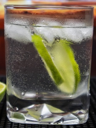 Файл:Джин-тоник (коктейль).jpg