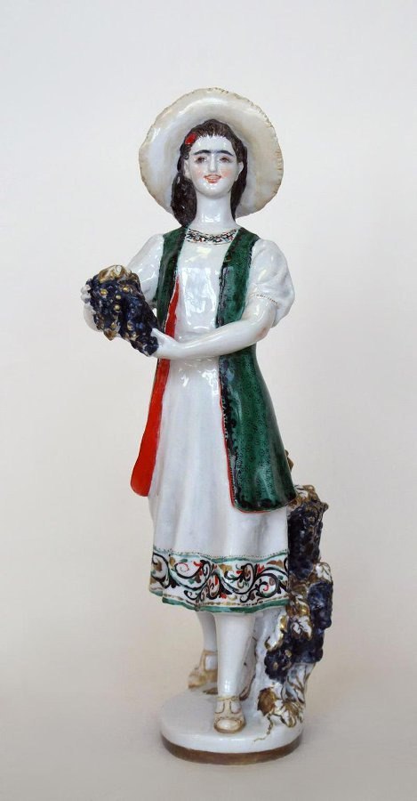 Велихова, Софья Борисовна (1904-1994); Автор росписи: Джалагания М.Д. Скульптура "Грузинка" из композиции "Под солнцем Сталинской конституции" 1951 г.