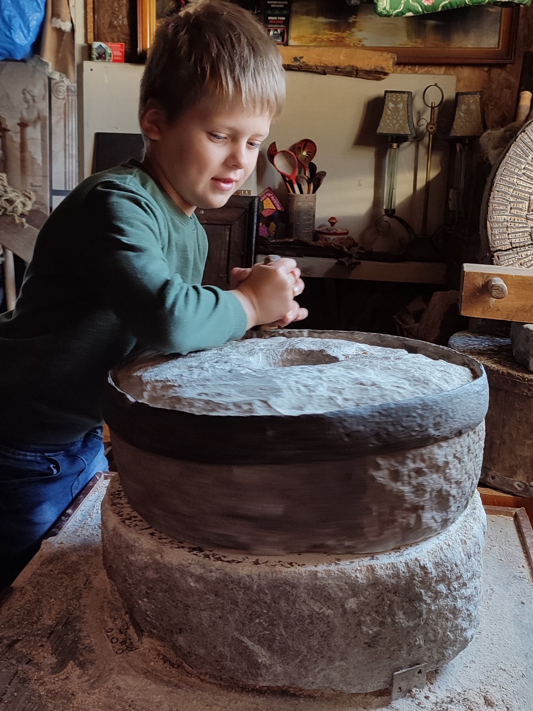 Файл:Музей жерновов экспонат.jpeg