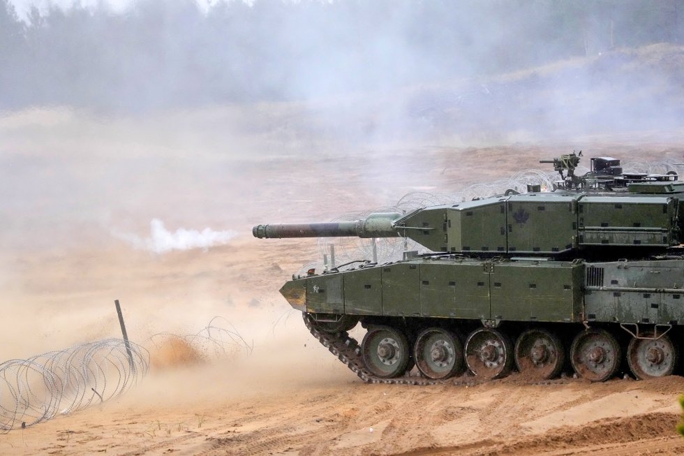 Файл:Учения стран НАТО Молния.jpg