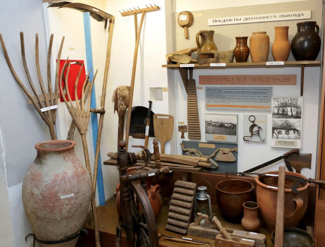 Экспозиция «История станицы Васюринской». Предметы домашнего обихода начала XX века.