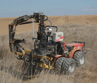 1359551322 military supplies 3A Keter Paz Tractor.jpg