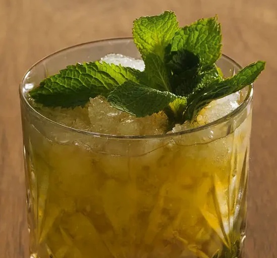 Файл:Мятный джулеп «Джорджия» (коктейль).jpg
