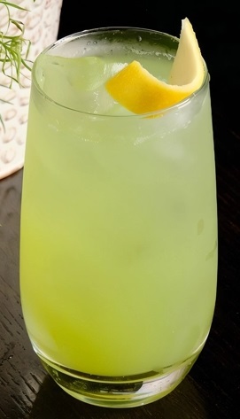 Файл:Шприц с зелёным горошком (коктейль).jpg