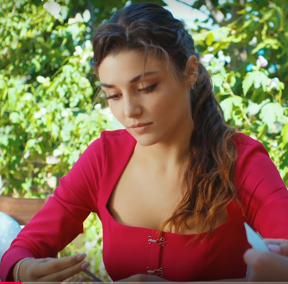 Эде было сложно обманывать своих близких и говорить о помолвке с Серканом Болатом