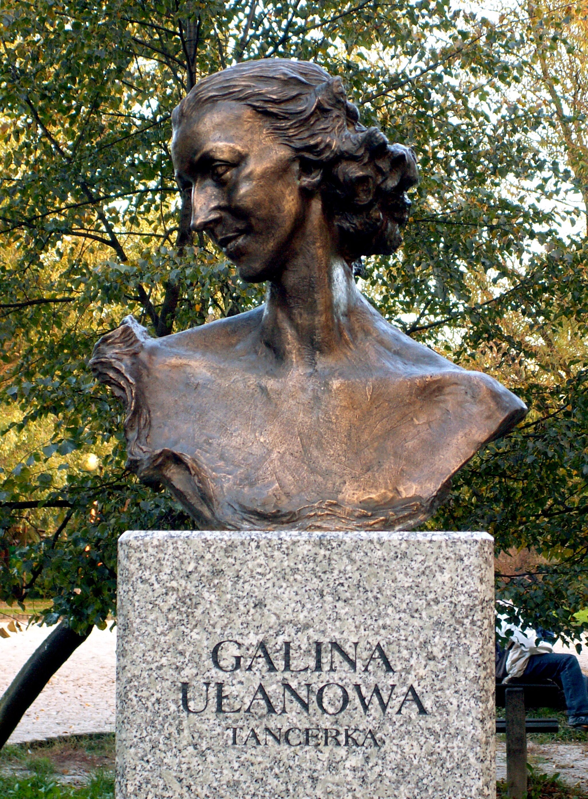 Бюст Галины Улановой на Аллее знаменитостей в Кельце (Польша)