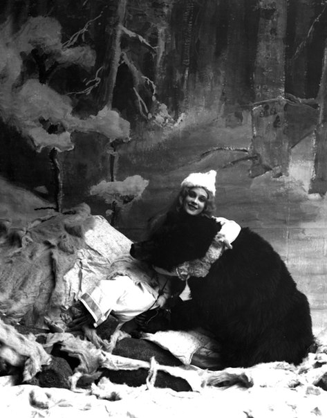 Cнегурочка — Е.М. Мунт, Медведь — В.И. Рычагов. МХТ, 1900