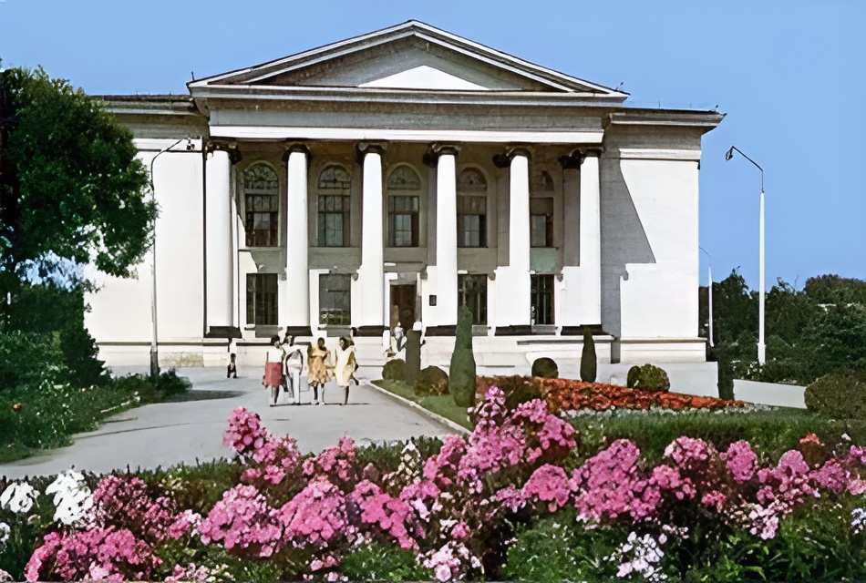 Библиотека имени Чехова (Грозный).jpg