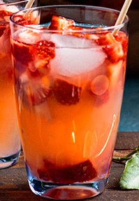 Файл:Клубничный лимонад с лимончелло (коктейль).jpg