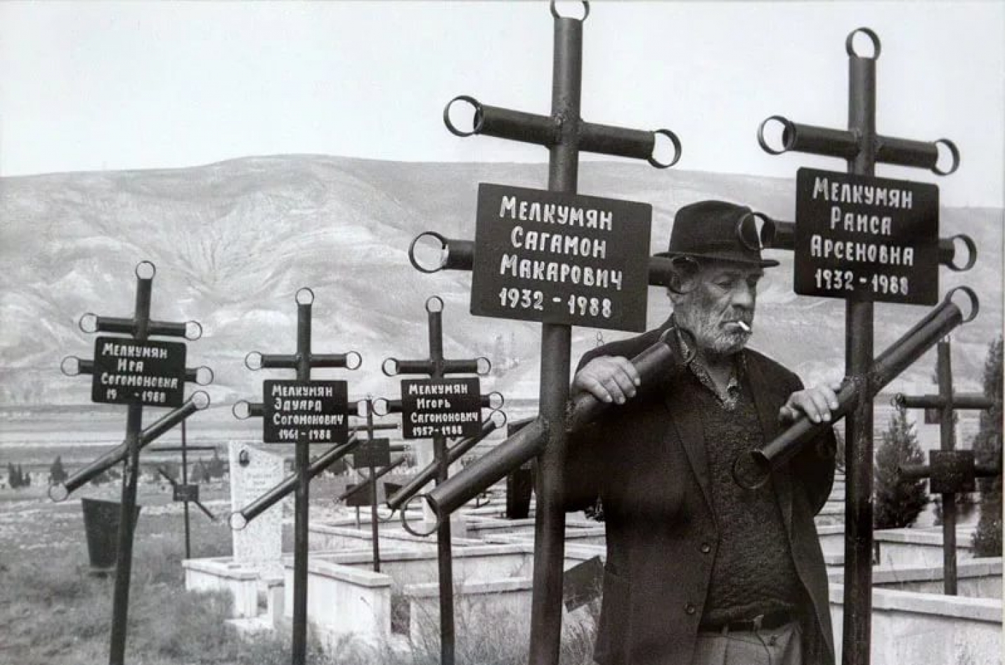 Жертвы армянской резни в соседнем городе Сумгаите (1988 год)