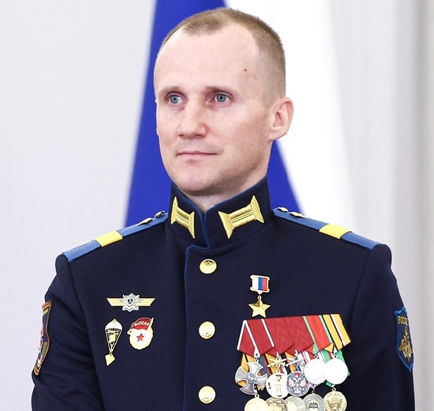 Максим Девятов крупно.jpg