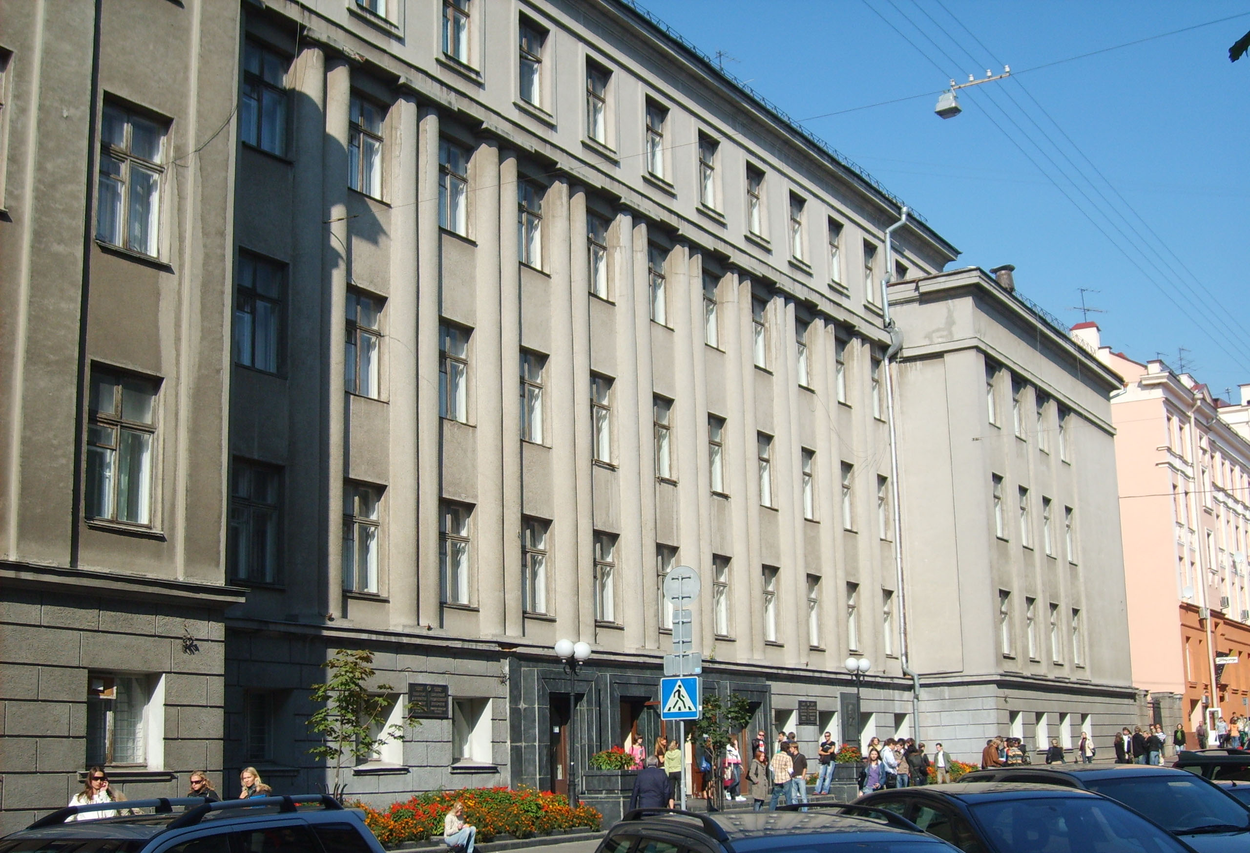 Здание Экономического факультета БГУ.JPG