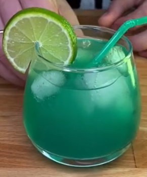 Снежная королева (коктейль) 3.jpg