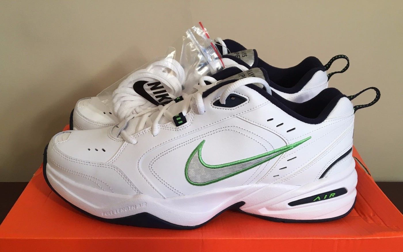 Первая расцветка Nike Air Monarch IV Пита Кэрролла