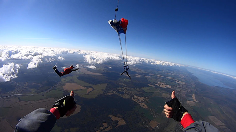 Файл:AFF прыжок курсанта с инструкторами.jpg