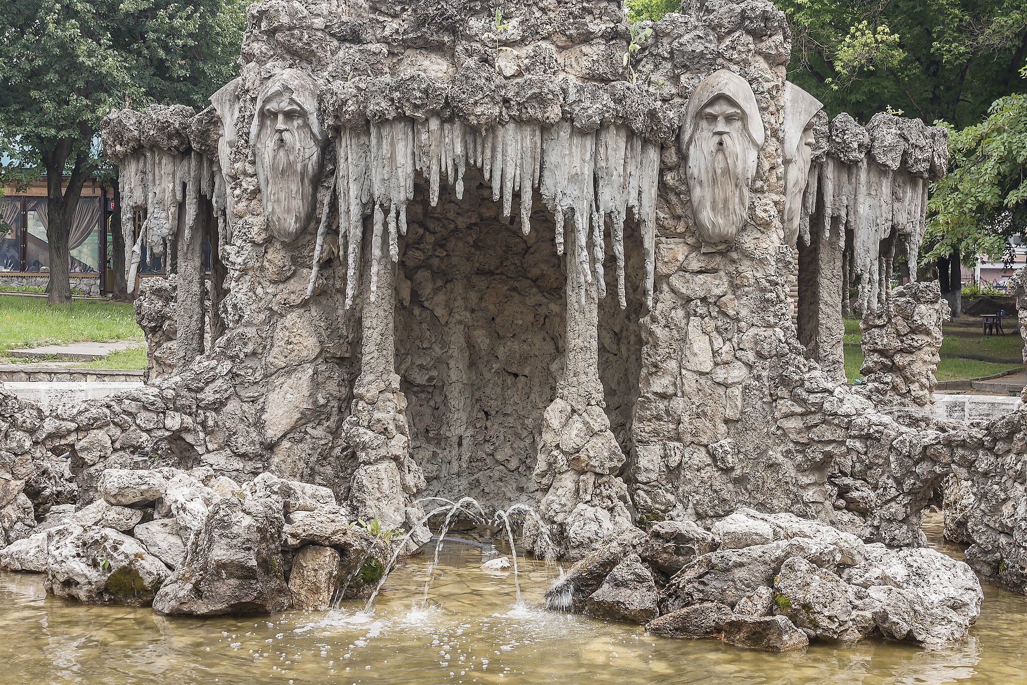 Fountain Grandfathers IMG 4331.jpg