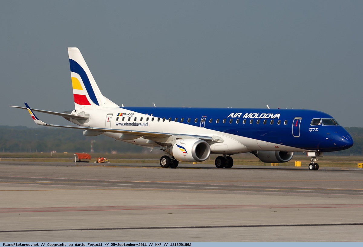 Embraer 190 Air Moldova.jpg