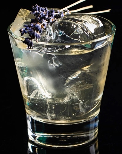 Файл:Лавандовый сауэр (коктейль).jpg